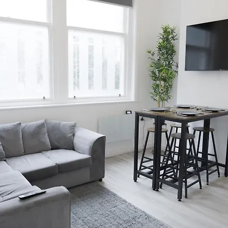 Quiet & Comfortable Apartment In Business District Liverpool Exterior photo