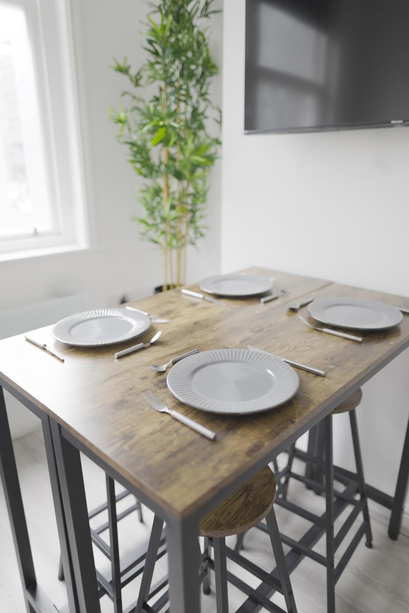 Quiet & Comfortable In Business District *