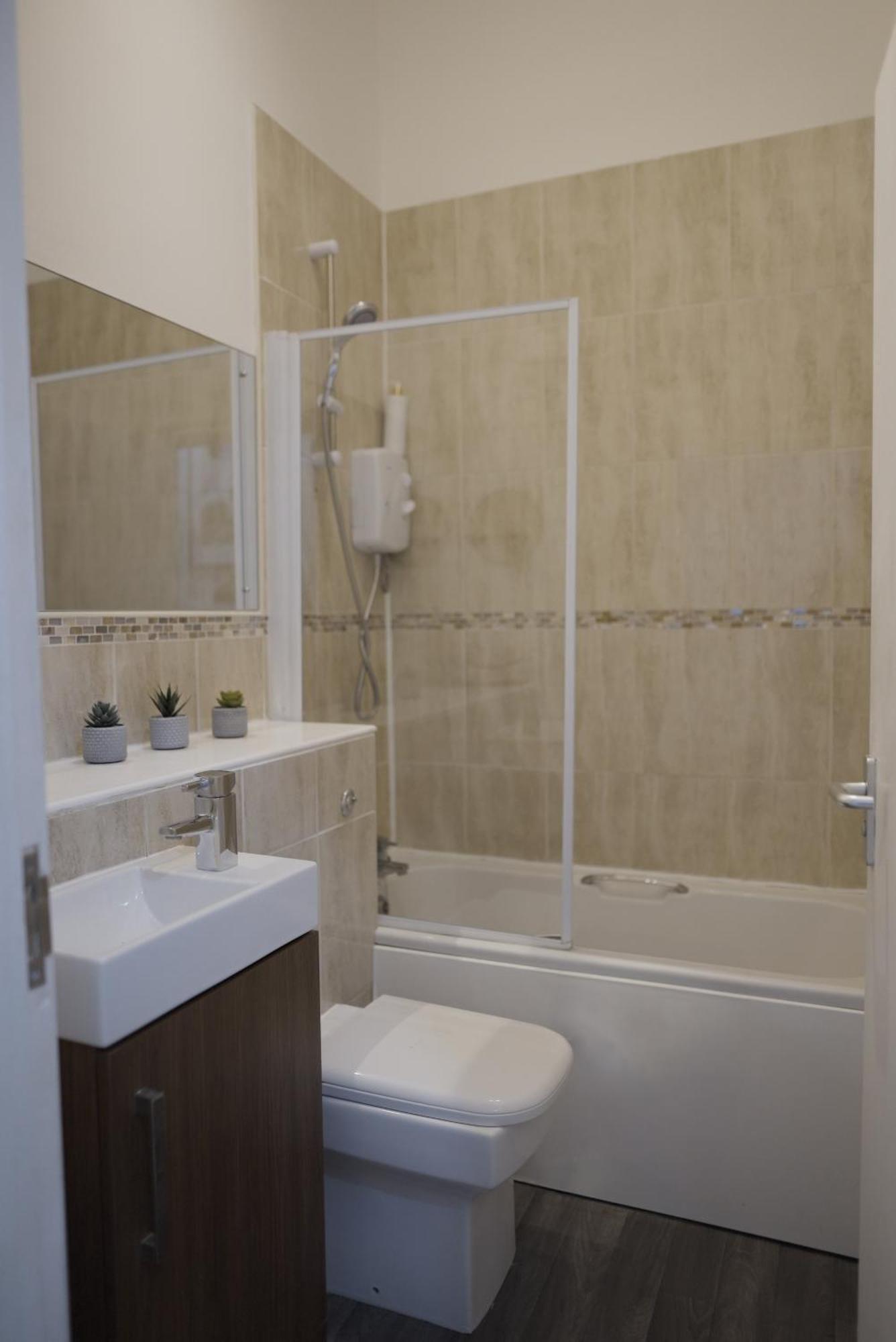 Quiet & Comfortable In Business District