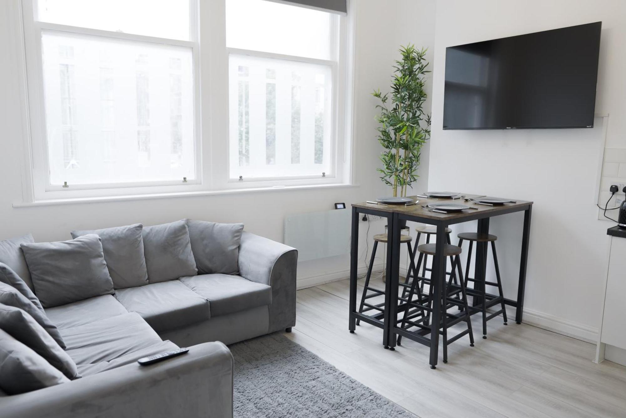 Apartment Quiet & Comfortable In Business District *